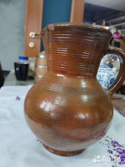 Глиняный кувшин старинный