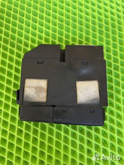 Кнопка обогрева стекла тойота авенсис т250