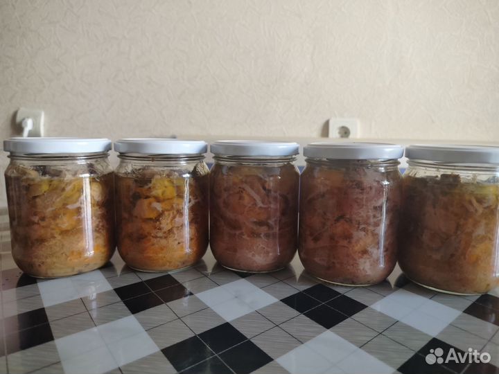 Тушёнка из куриных желудков и сердечек