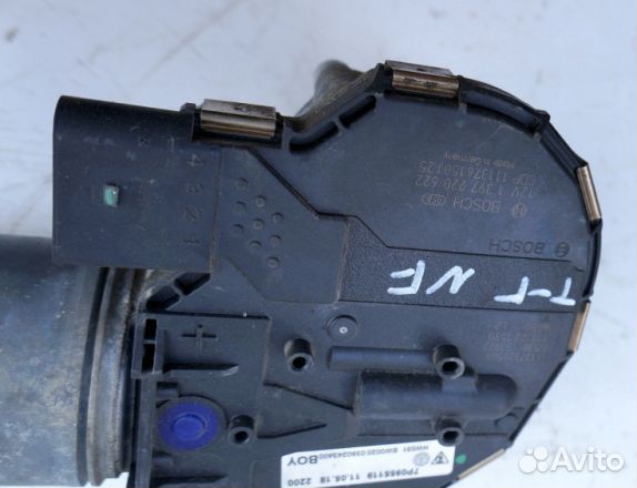 Моторчик стеклоочистителя передн VW Touareg 2011