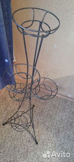 Подставка для цветов металлическая