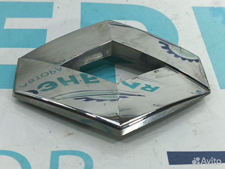 Эмблема в крышку багажника Renault Kaptur F4R410