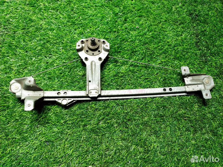 Стеклоподъемник механ. задний правый Opel Omega A