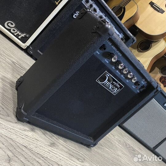 Комбоусилитель для бас-гитары 15 ватт (Новый)