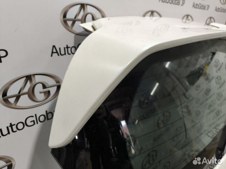 Крышка багажника Nissan Note