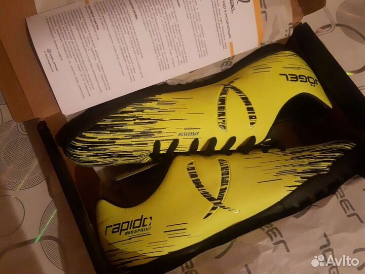 Футбольные бутсы 40.5 размер новый