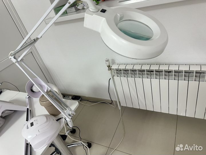 Лампа лупа на струбцине