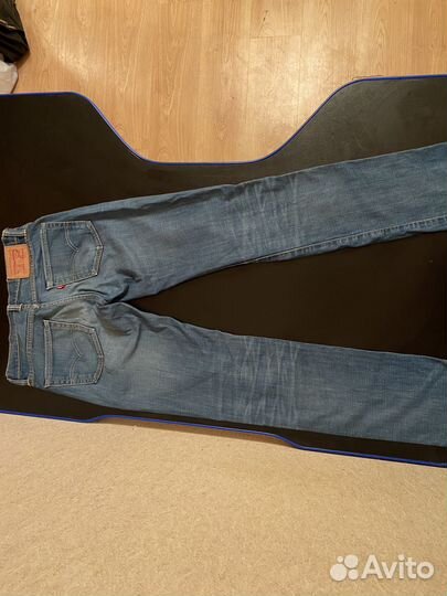Джинсы levis