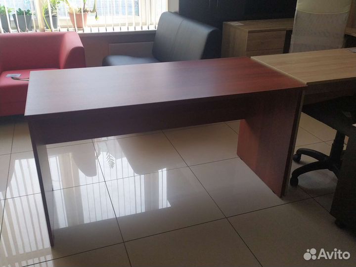 Письменный стол