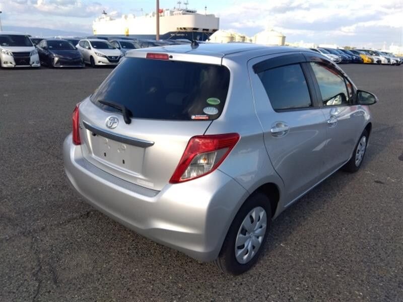 Toyota Vitz: фото из отзыва