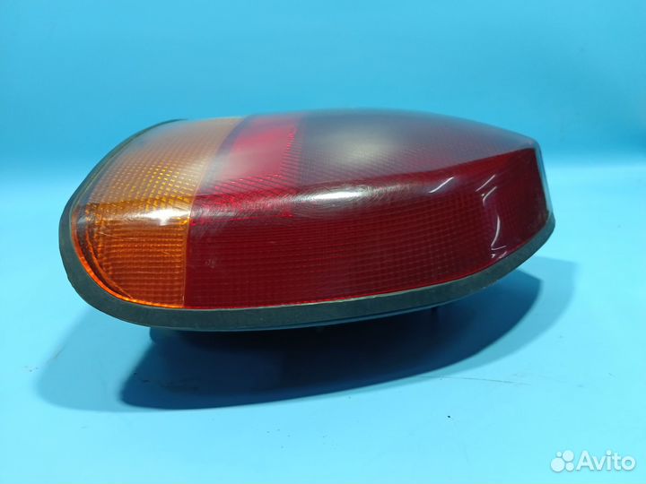 Фонарь правый для Mitsubishi Carisma