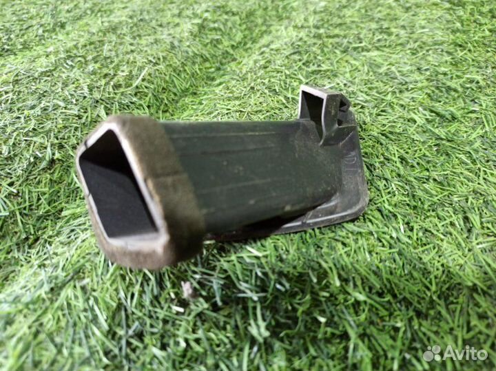 Дефлектор воздуховода передний левый Nissan