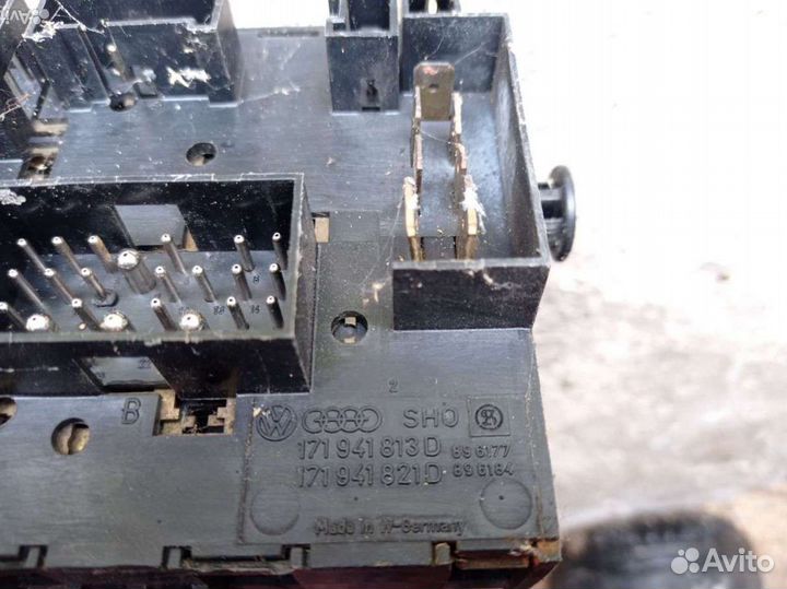 Блок предохранителей Volkswagen Jetta2