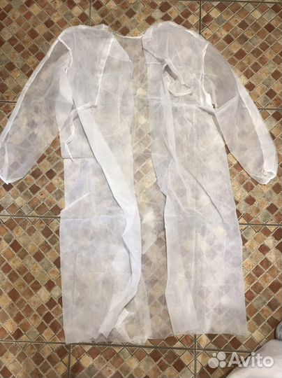 Белый медицинский халат (одноразовый)