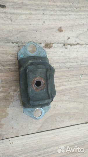 Подушка коробки Renault Logan 2 седан 1.6 К7М 2015