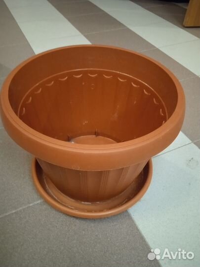 Горшки большие, пластик, разные размеры