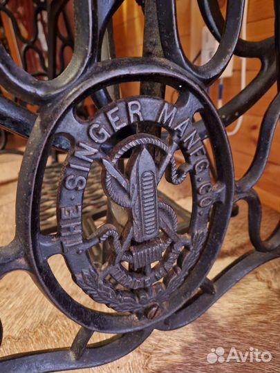 Швейная машина Singer на родной станине