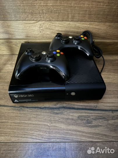 Xbox 360 1tb freeboot+107игр+2геймпада