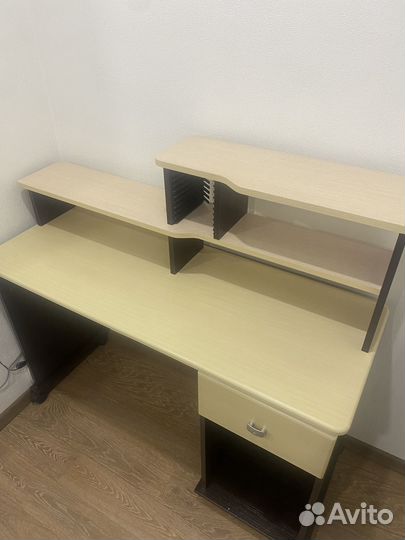 Компьютерный стол с полками бу