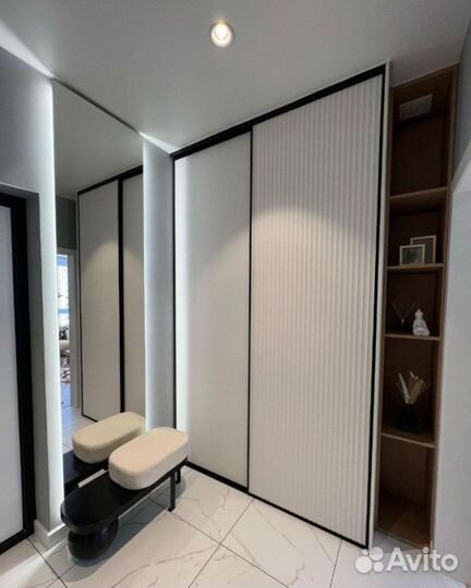 Шкаф купе встроенный с фрезерованными фасадами