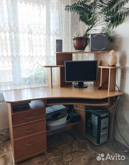 Компьютерный стол