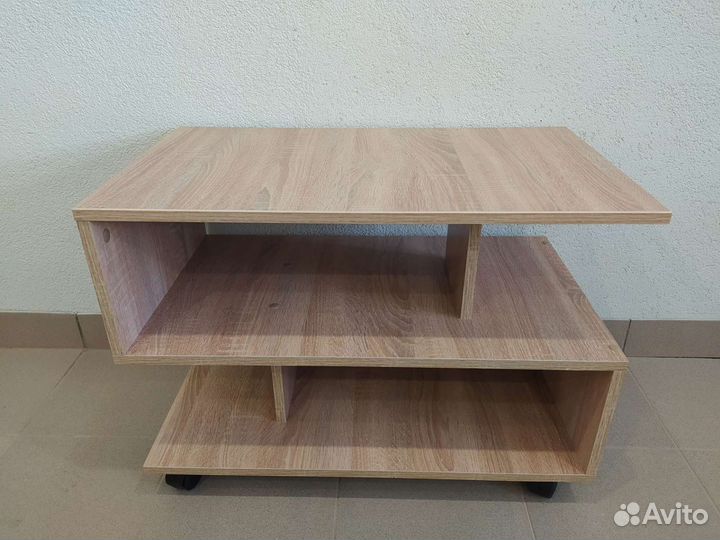 Журнальный столик на колесах