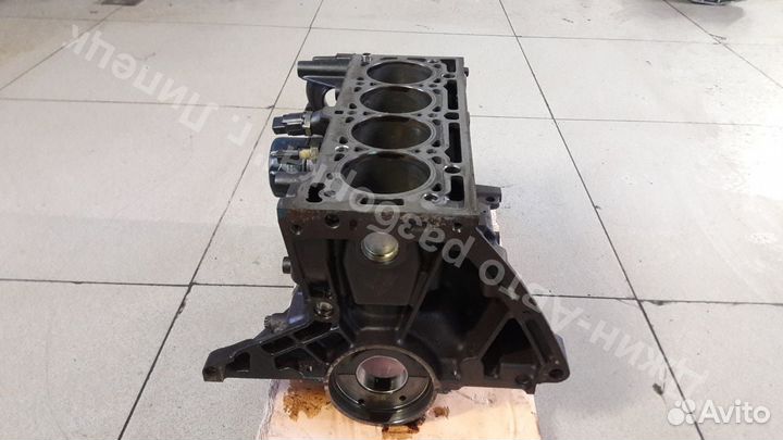 Блок двигателя 1.6 бензин k4m976 Duster Modus