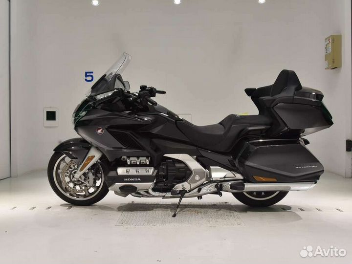 Продам Honda GL 1800 gold wing tour DCT