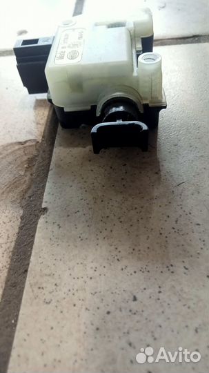 Активатор замка багажника Шкода Октавия