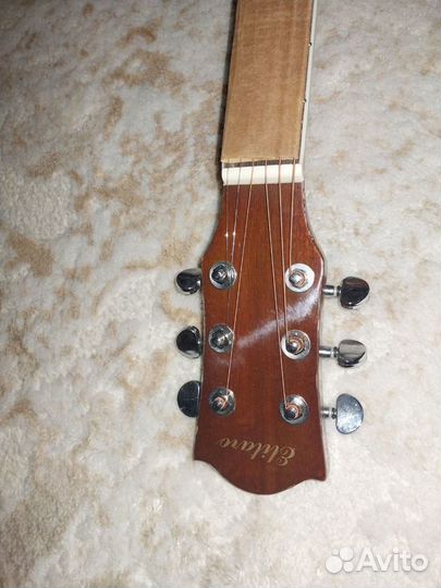Акустическая гитара