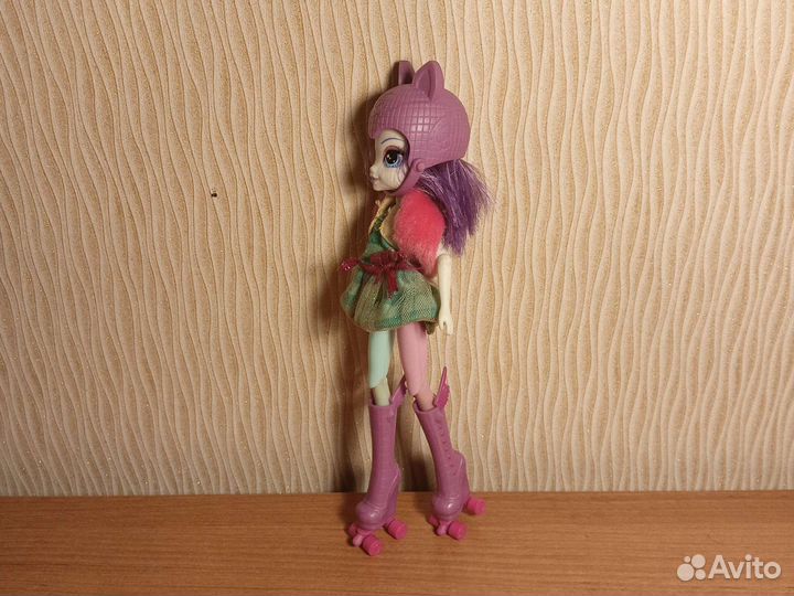 Кукла Рарити на роликах