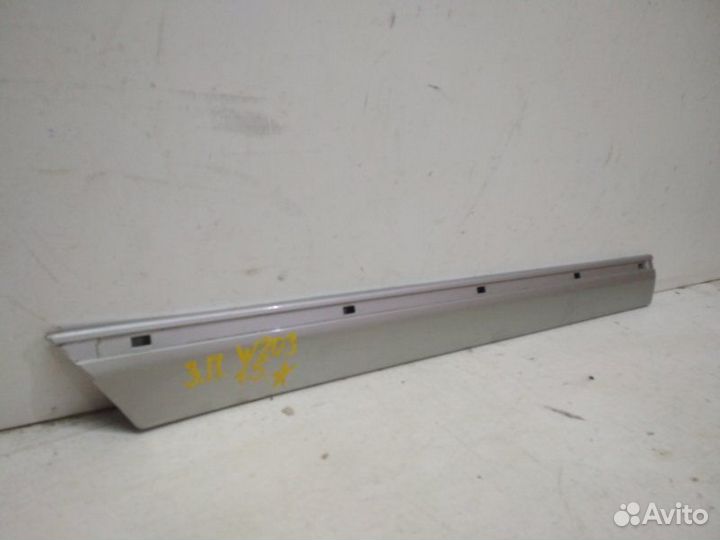 Молдинг на дверь задний правый Mercedes-Benz