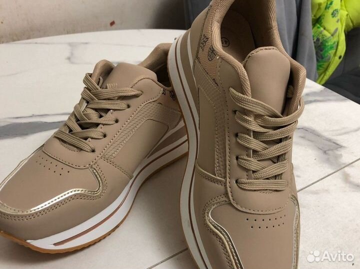 Кроссовки женские Tomax