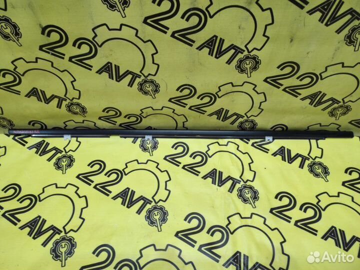 Молдинг стекла (на дверь) задний правый Nissan