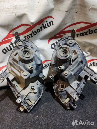 Фара галогеновая Mitsubishi Dingo CQ2 4G15 2001