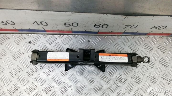 Домкрат на Ssang Yong Rodius 1