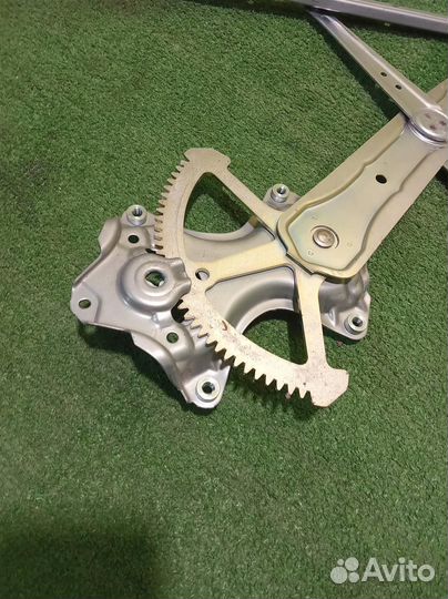 Стеклоподъемник электр. задний левый Lexus NX 2014