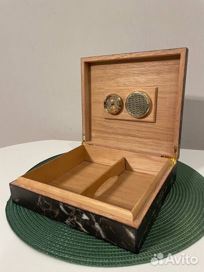 Хьюмидор для хранения сигар мрамор и коричневый