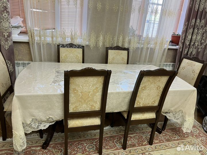 Стол со стульями