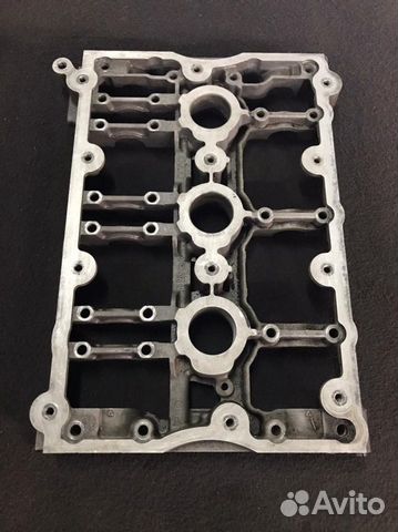 06C103127F Рама распредвалов Audi