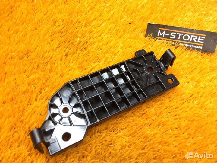 Направляющая ремня безопасности правая Audi Q7 4LB