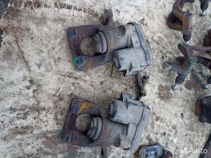 Задний суппорт от Ниссан Кашкай J11