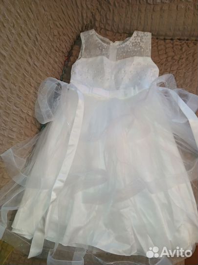 Продам нарядное платье для девочки