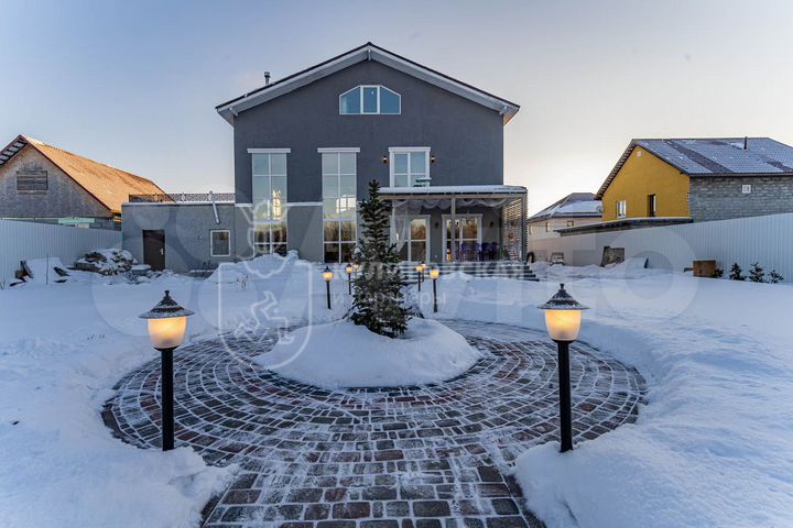 Коттедж 497 м² на участке 12 сот.