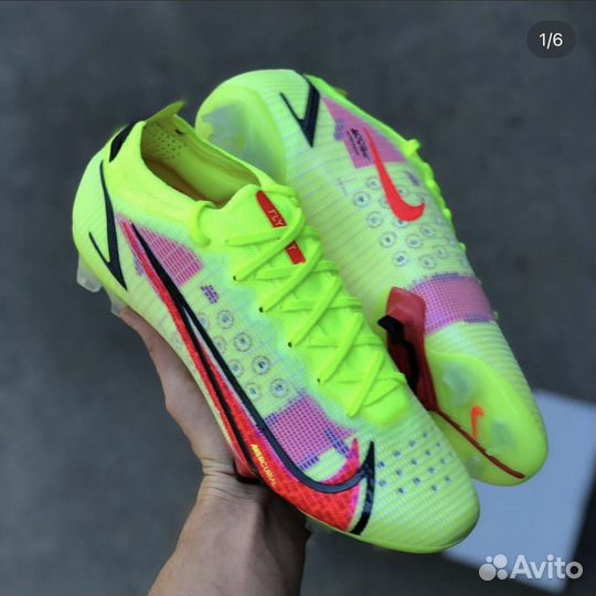 Футбольные бутсы Nike