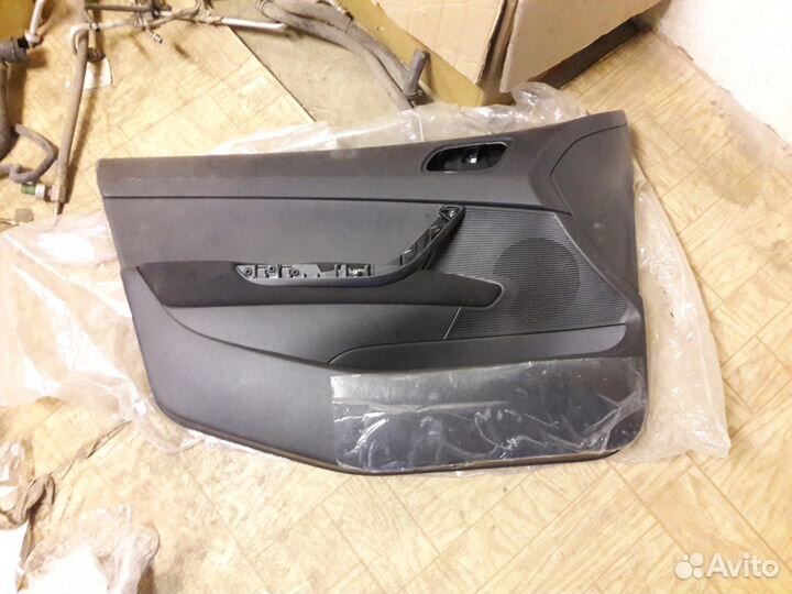 Peugeot 308 Обшивка двери передняя левая