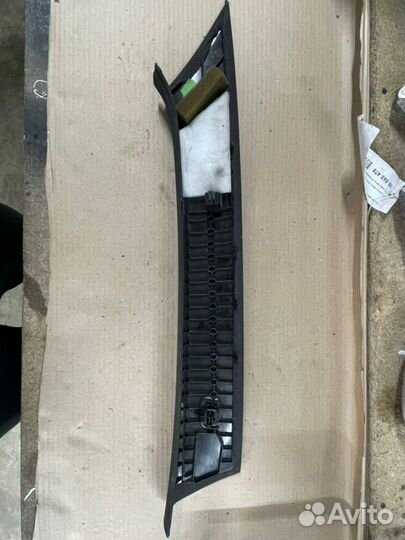Обшивка стойки передняя левая Mercedes-Benz