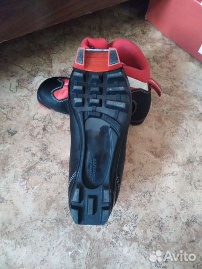 Лыжные ботинки