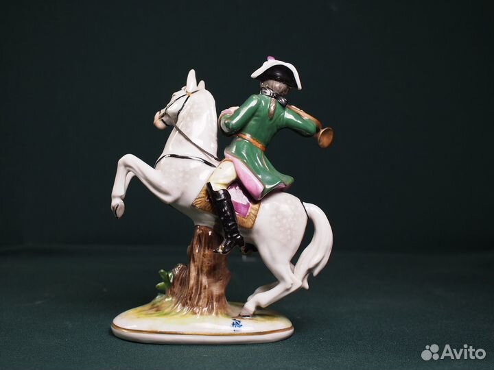 Фарфоровая статуэтка 