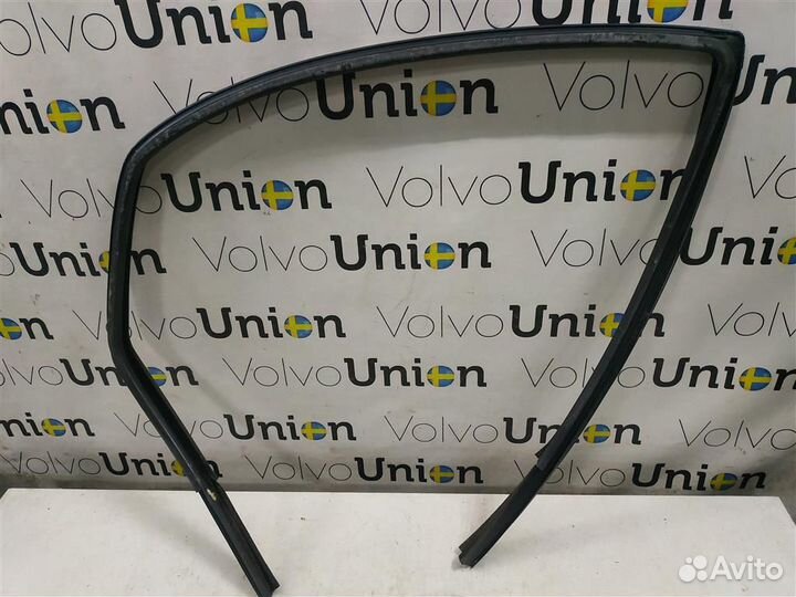 Уплотнитель стекла заднего левого Volvo S80 (2003
